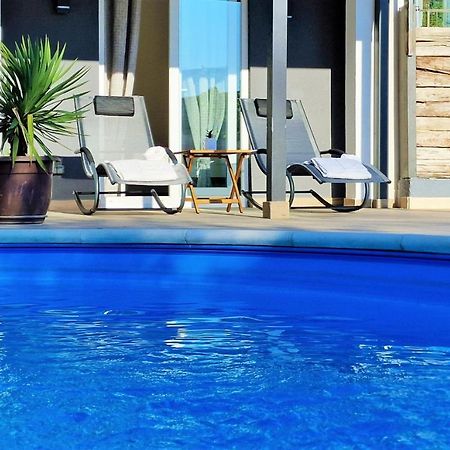 Holiday House Boost With Heated Pool Klis Extérieur photo