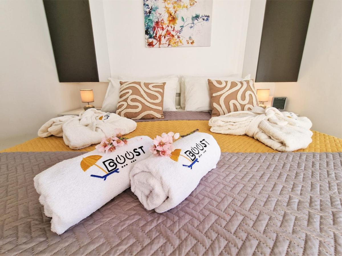 Holiday House Boost With Heated Pool Klis Extérieur photo