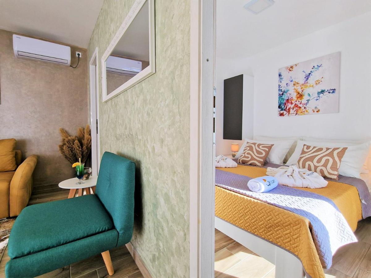 Holiday House Boost With Heated Pool Klis Extérieur photo
