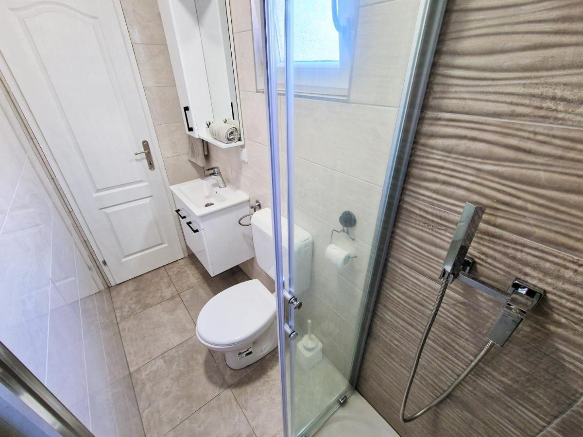 Holiday House Boost With Heated Pool Klis Extérieur photo