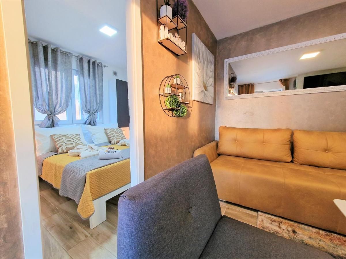 Holiday House Boost With Heated Pool Klis Extérieur photo