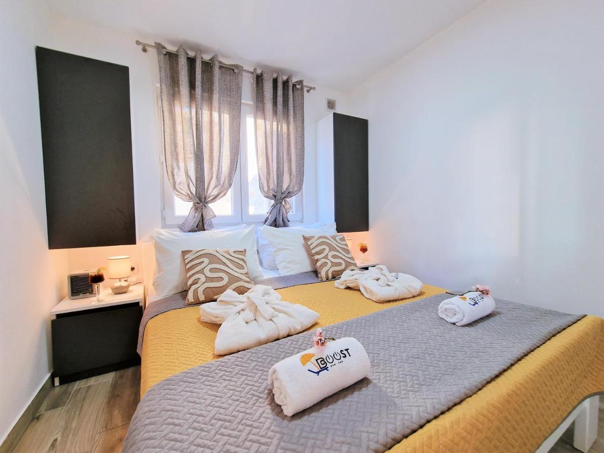 Holiday House Boost With Heated Pool Klis Extérieur photo