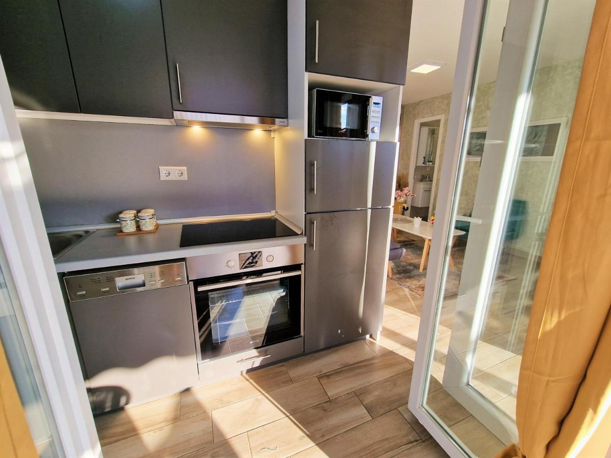 Holiday House Boost With Heated Pool Klis Extérieur photo