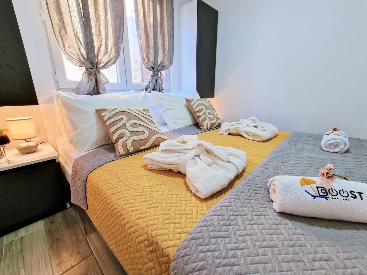 Holiday House Boost With Heated Pool Klis Extérieur photo