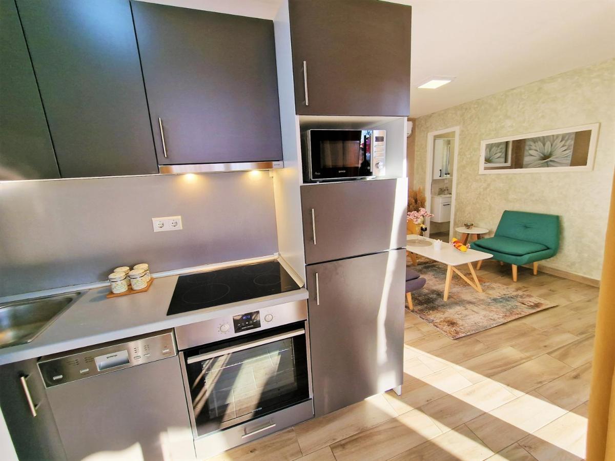 Holiday House Boost With Heated Pool Klis Extérieur photo