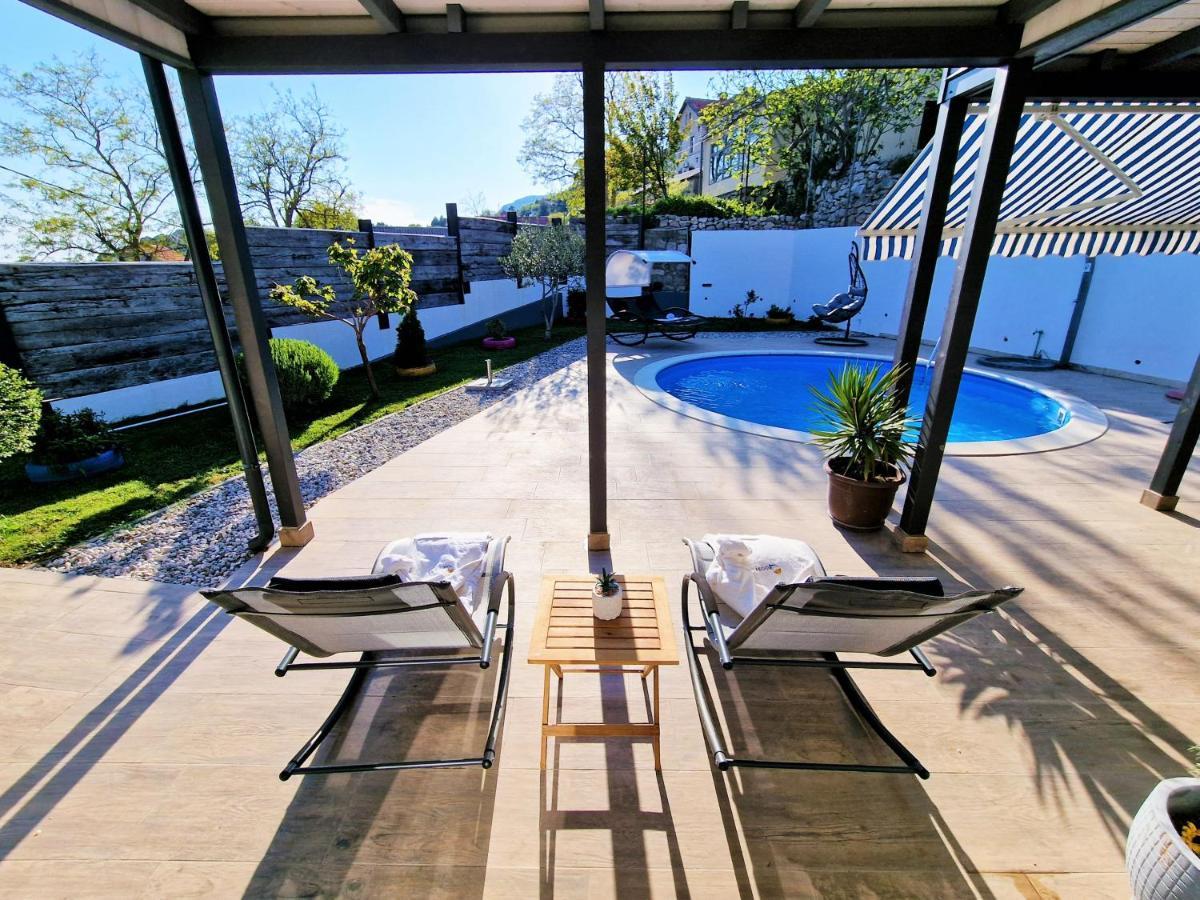 Holiday House Boost With Heated Pool Klis Extérieur photo