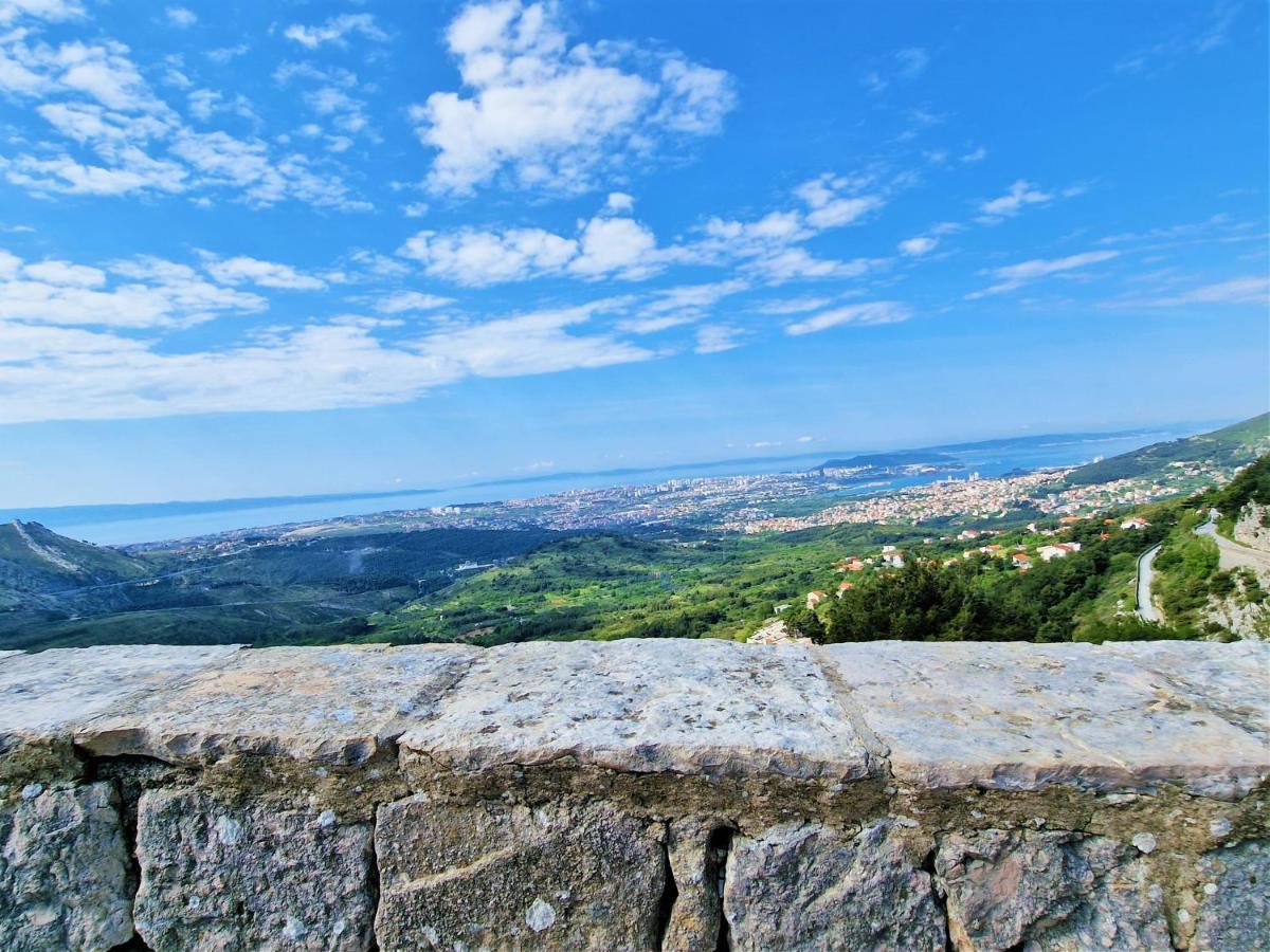 Holiday House Boost With Heated Pool Klis Extérieur photo